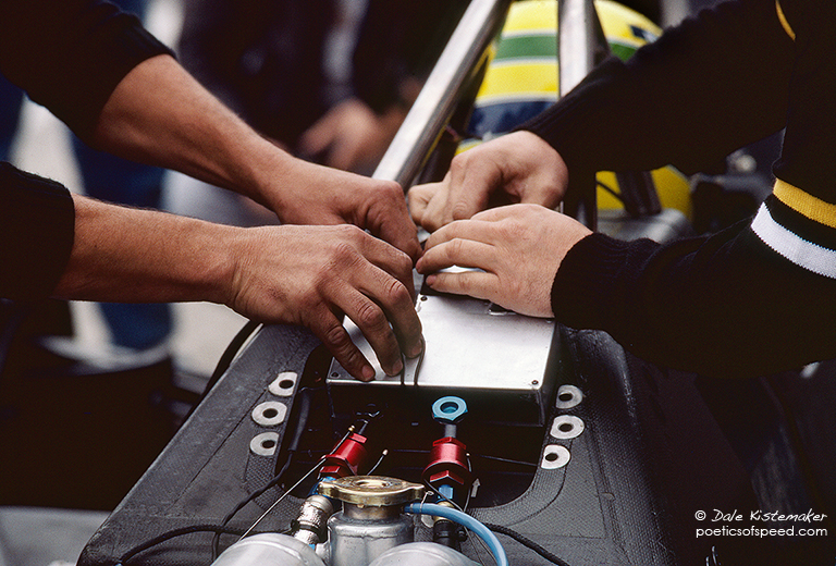 four.hands.senna.sign