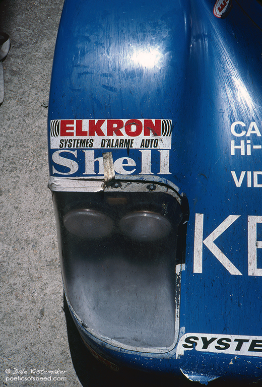 kremer.wear.detail.sign