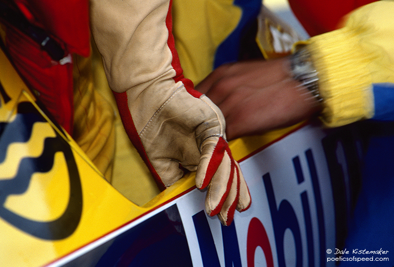 rosberg.glove.williams.sign