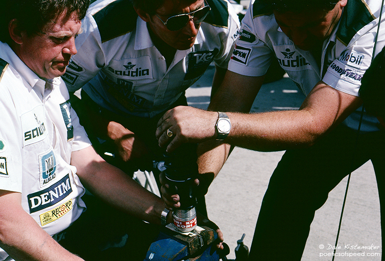 3.mechanics.adjust.shock.sign