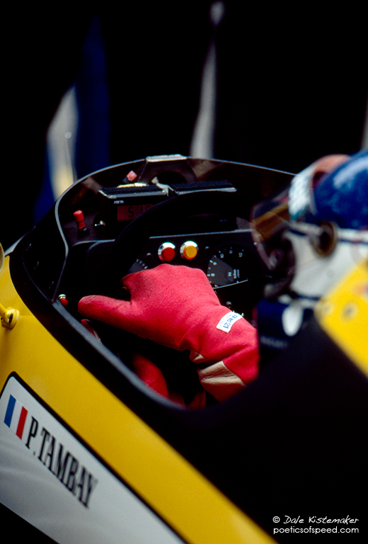 Glove.Tambay.mon84sign