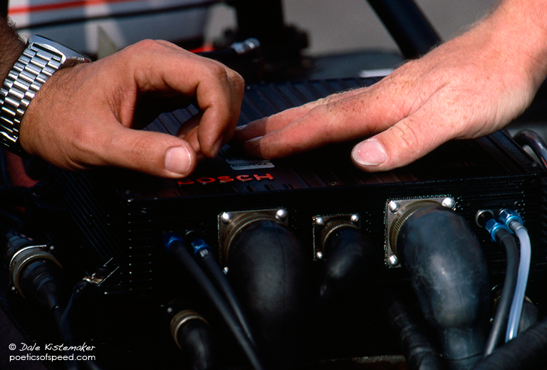 engineers.hands&motronic.aus85sign