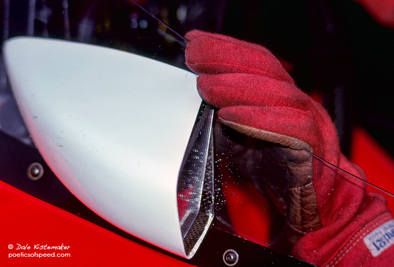 lauda-gloved-hand-germ85sign